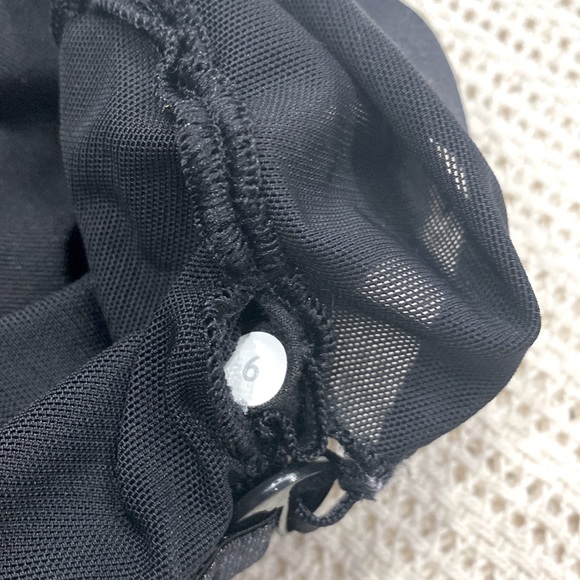 Lululemon Scoop Me Up Black Tank Women's Size 6 As New !! - Picture 10 of 13